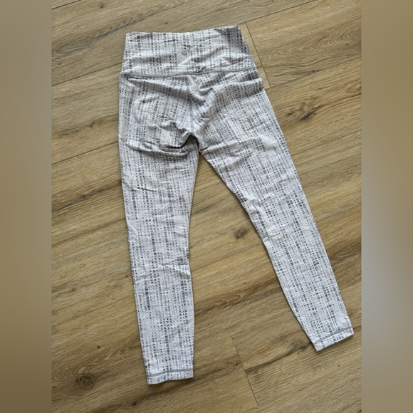 Lululemon Wunder Under High Rise Tight / Legging 25” Luxtreme - size 6 - Picture 2 of 6